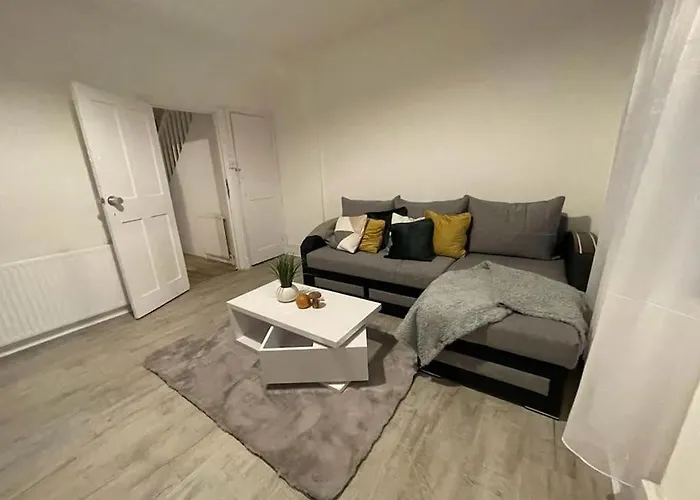 Stunning 2 Bedroom On Tower Bridge